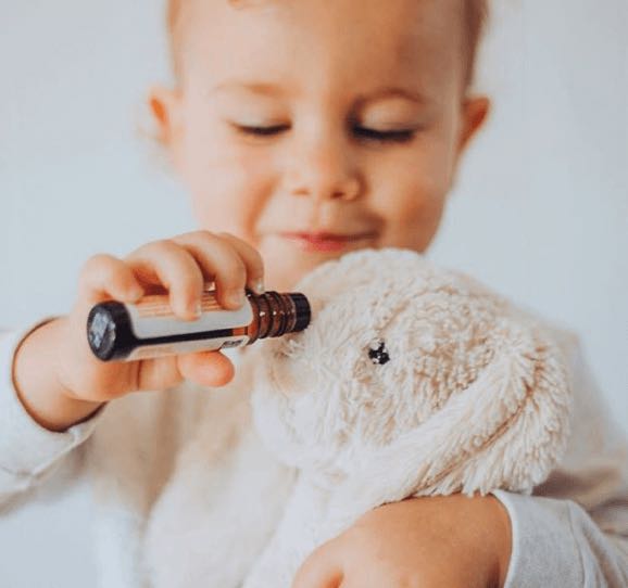 Kindern mit ätherischen Ölen helfen